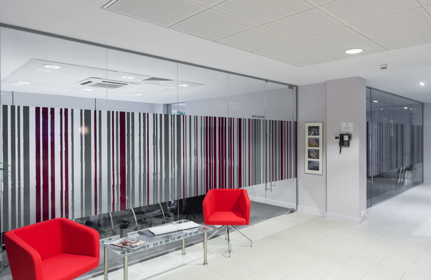 Decorative glass partition